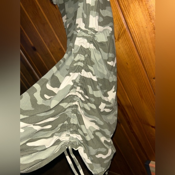 Pink camo fitted dress - Picture 2 of 5